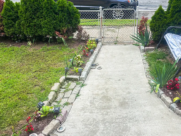630 Kossuth St #1 — Photo 3