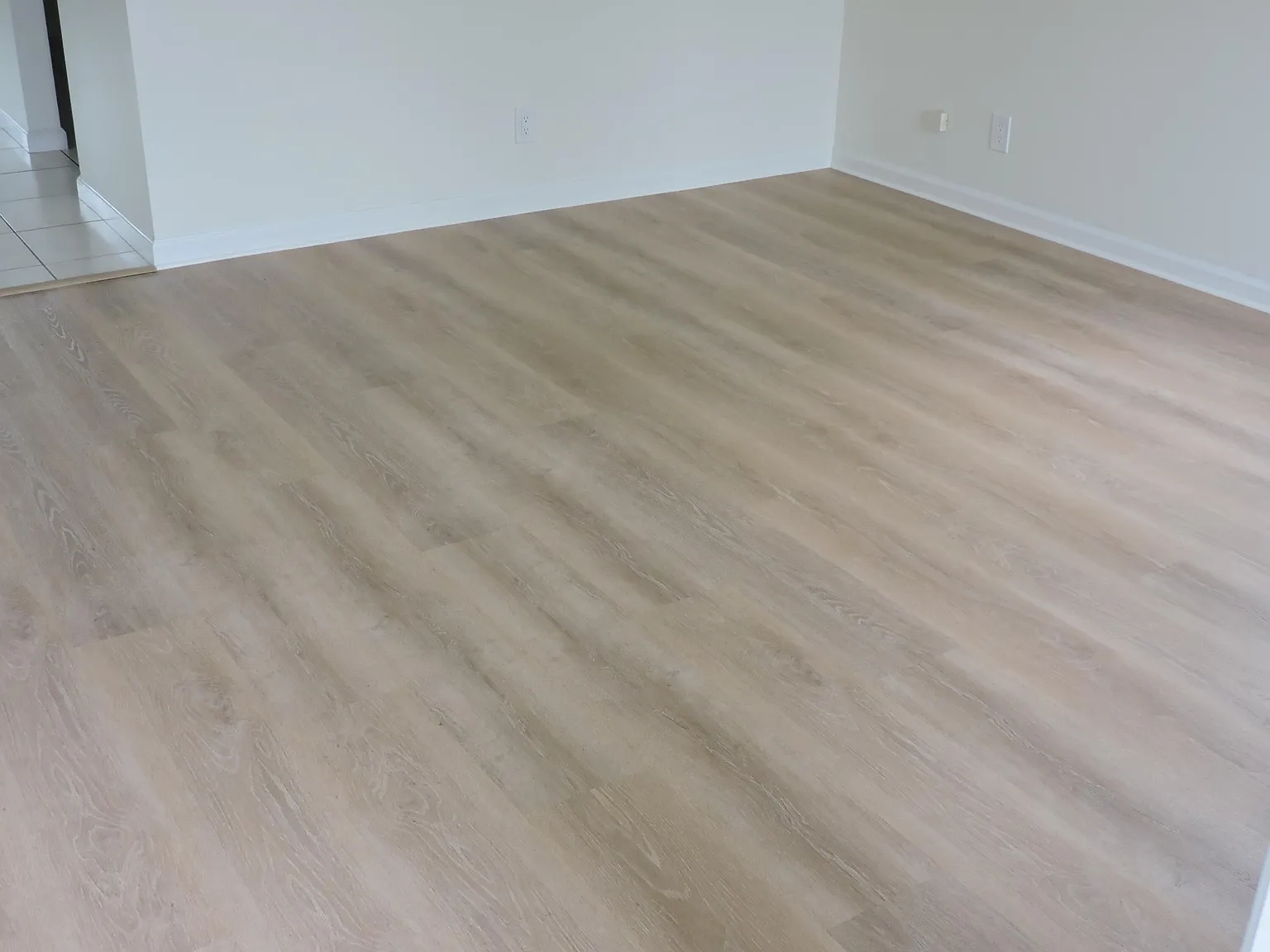 2 bed, 2.0 bath, 1058 sqft, $2,500 — Photo 2