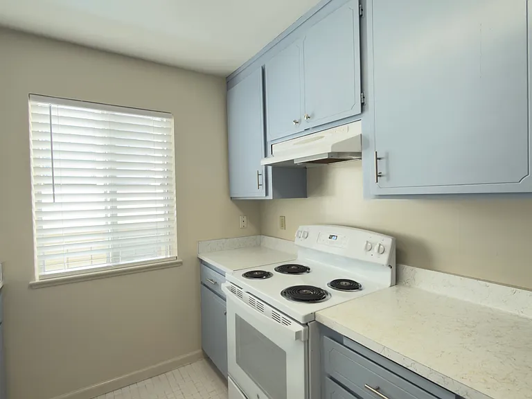 421 Perkins St — Photo 5