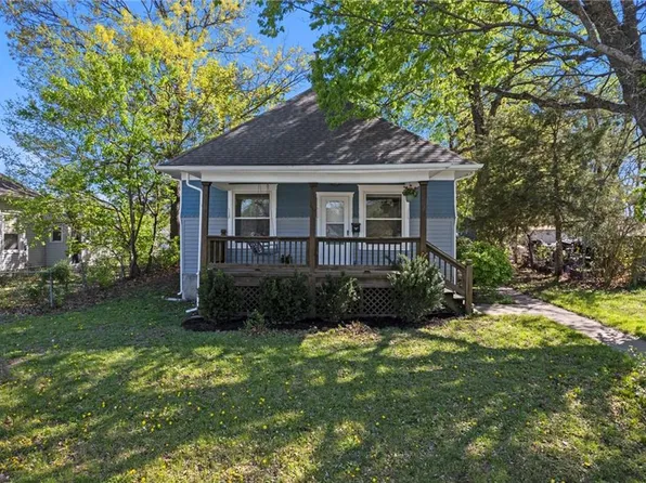 105 E Ottawa St, Paola, KS 66071