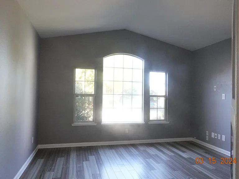 8112 Deer Spring Cir — Photo 3