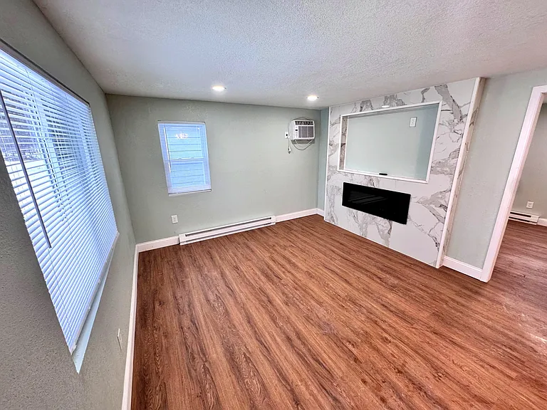800 S Westland Dr #11 — Photo 9