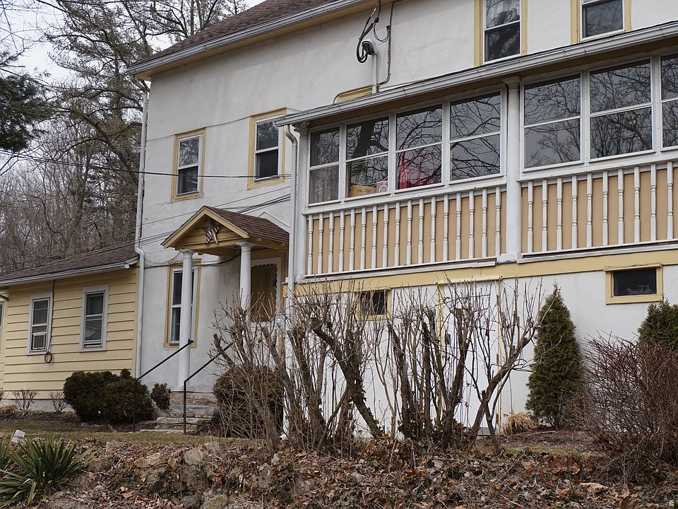 1st image of 867 Horseshoe Pike APT 1