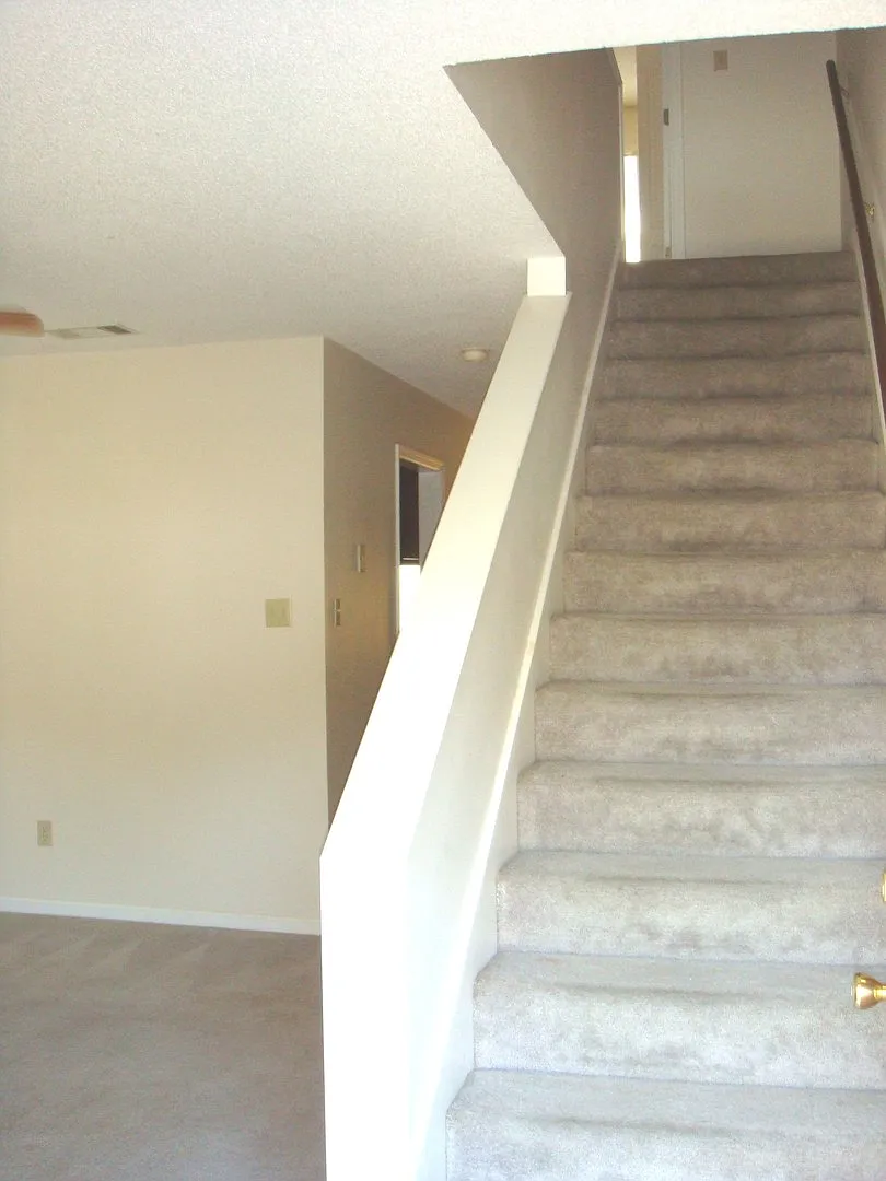 2 Bedroom | 1 Bath Duplex In Remerton — Photo 4