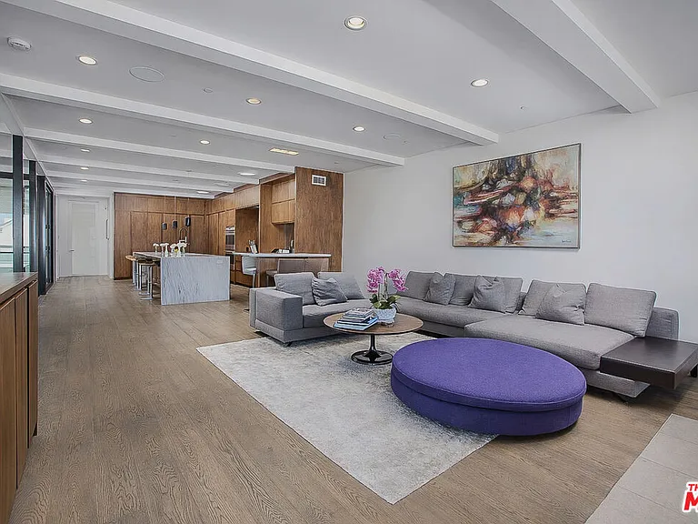 2105 E Balboa Blvd — Photo 13