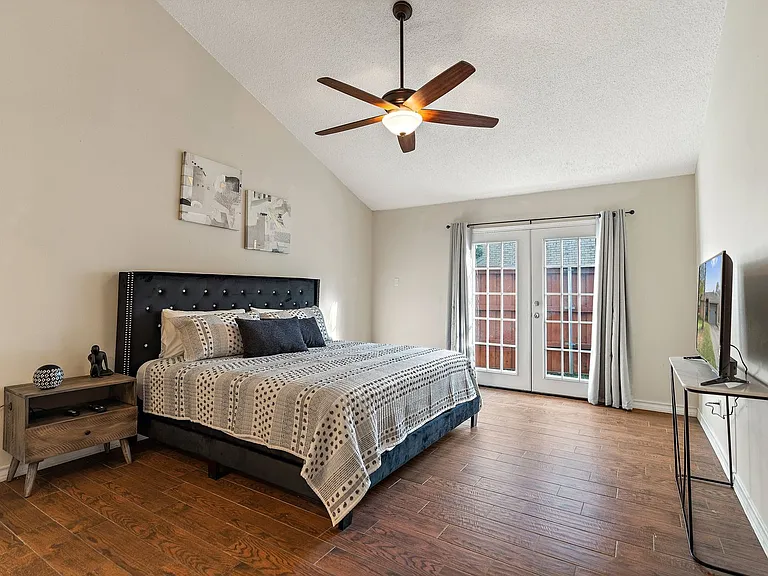 2403 N Carrier Pkwy — Photo 17