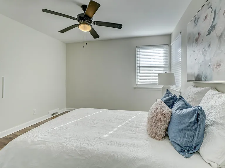 3325 Eastwood Dr — Photo 35