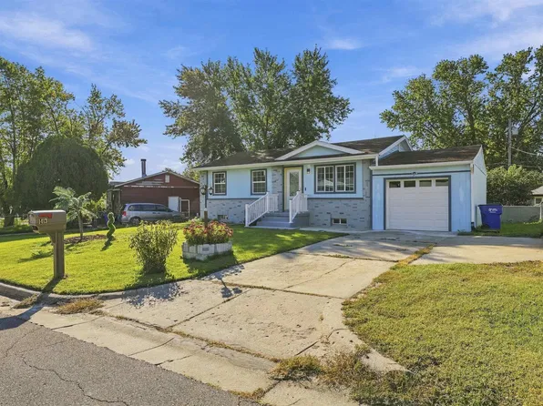 1413 W 14th St, Junction City, KS 66441