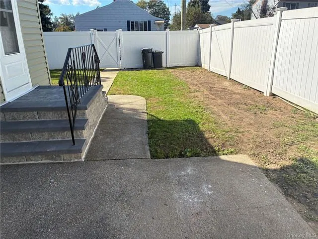 5 bed, 2.0 bath, 1112 sqft, $4,150 — Photo 4
