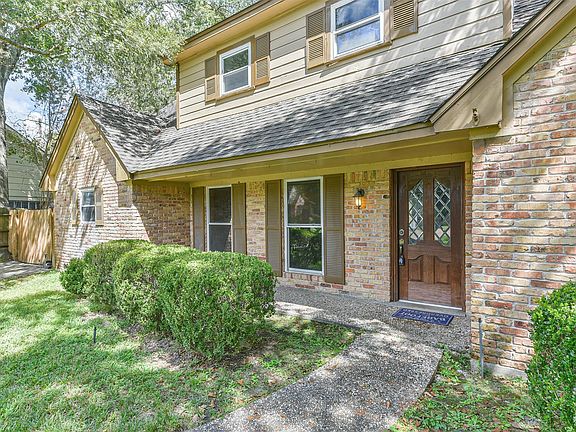 3rd image of 1314 Glouchester Ln