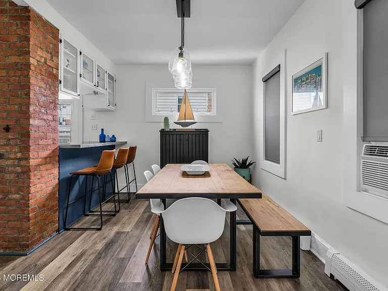1208 Bond St — Photo 6