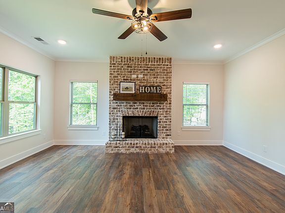 5th image of 386 Mulberry Cir