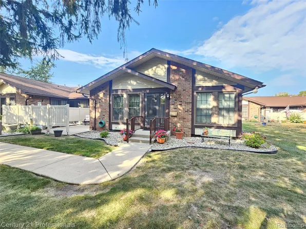 40526 Newport Dr, Plymouth, MI 48170