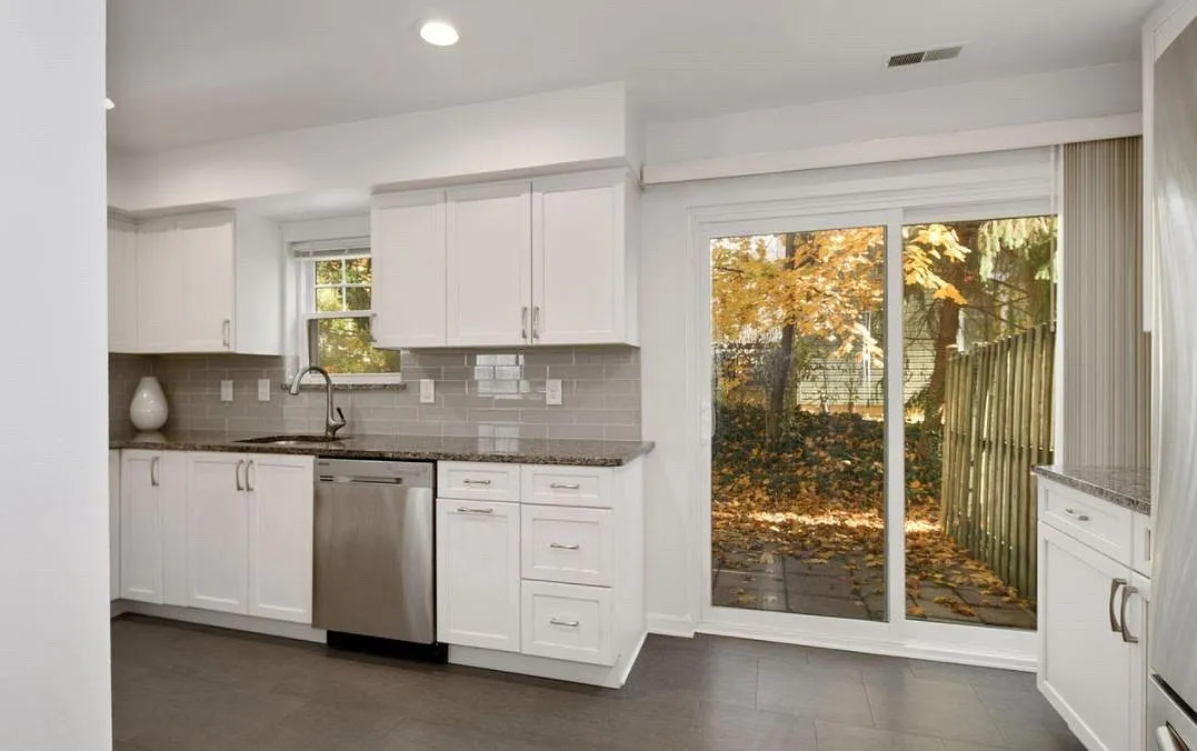 3 bed, 2.5 bath, 1618 sqft, $2,575 — Photo 3