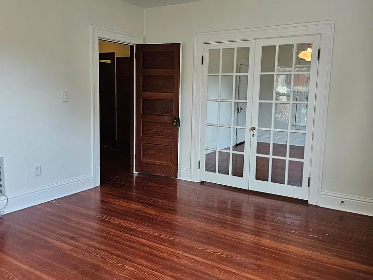 309 NE Graham St #A — Photo 31
