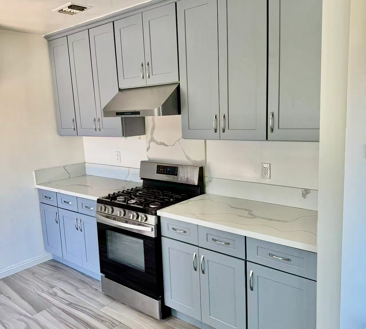 199 E Graves Ave — Photo 2