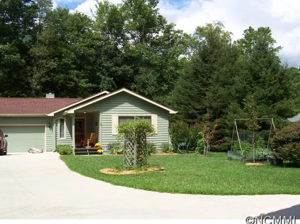 30 Whitewater Dr, Maggie Valley, NC 28751
