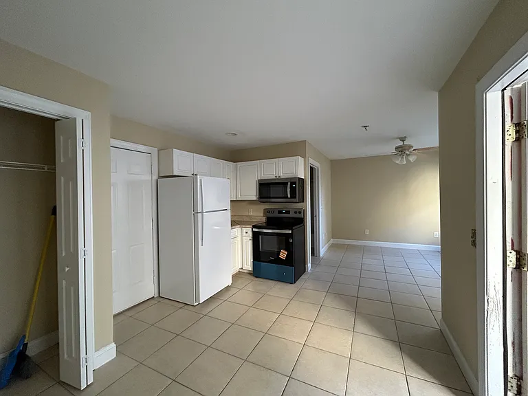 40 Cassandra Ln #B — Photo 3