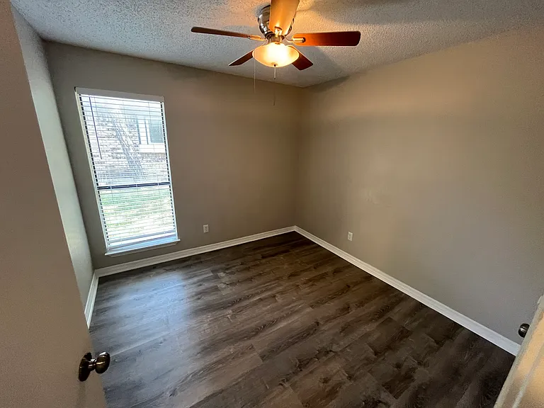 2405 Brookside Dr — Photo 6
