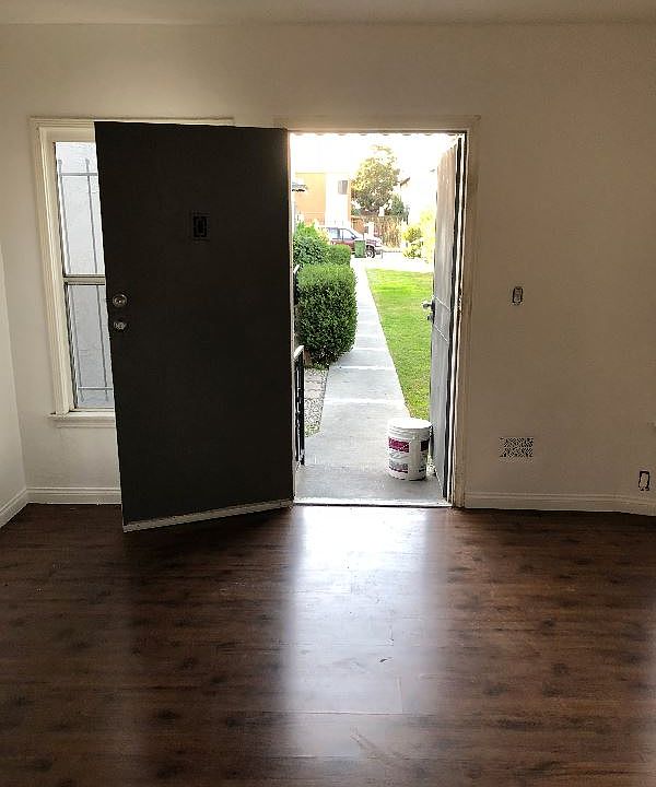 1st image of 6518 S Victoria Ave