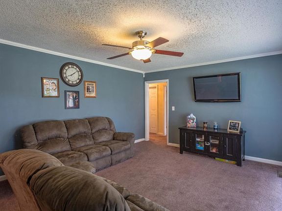3rd image of 6620 Hilton Dr