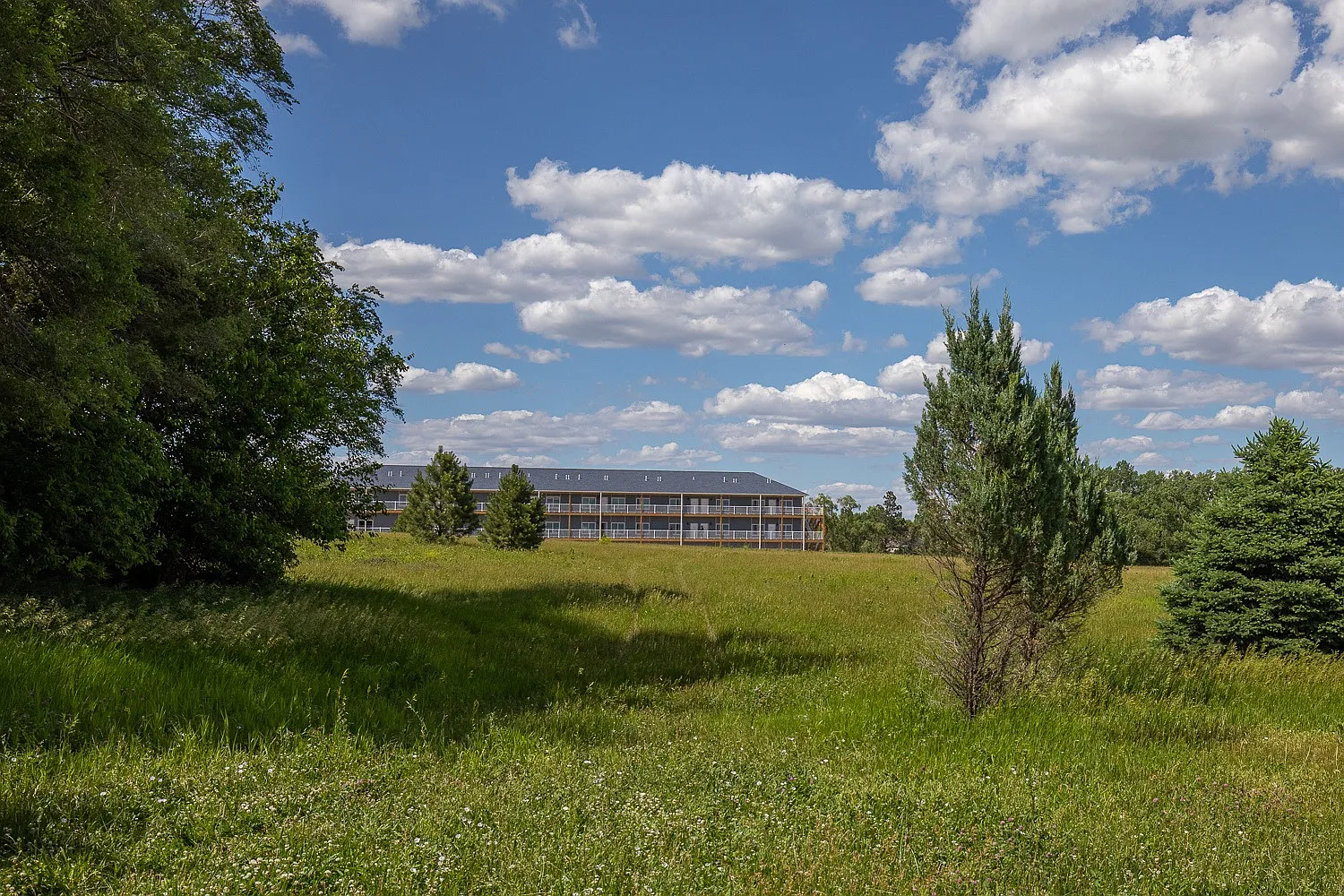 Trailview Apartments at Pioneers Park — Photo 2