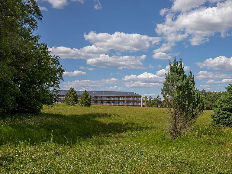 Trailview Apartments at Pioneers Park — Photo 2