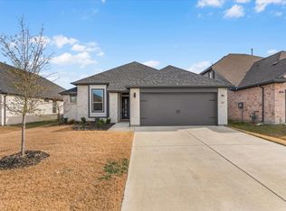 640 Southern Hills Dr, Red Oak, TX 75154