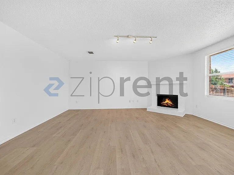 1320 Junction Run — Photo 9