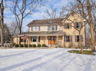 38 Walnut Creek Ln, Oswego, IL 60543