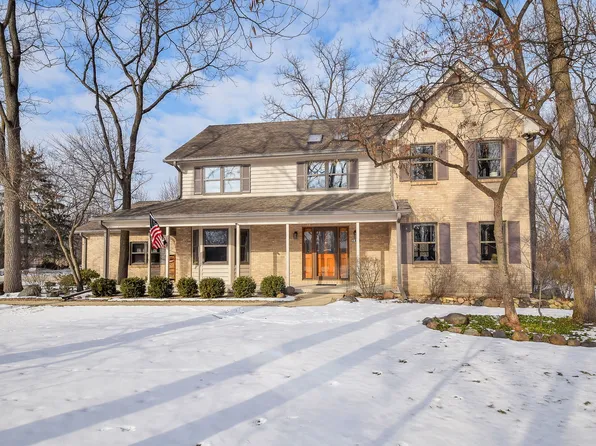 38 Walnut Creek Ln, Oswego, IL 60543