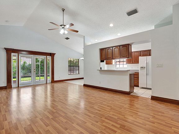 3rd image of 6149 Foster St