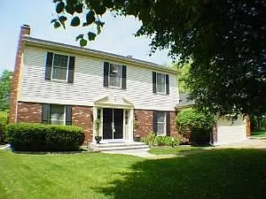 220 Essex Ct photo 1