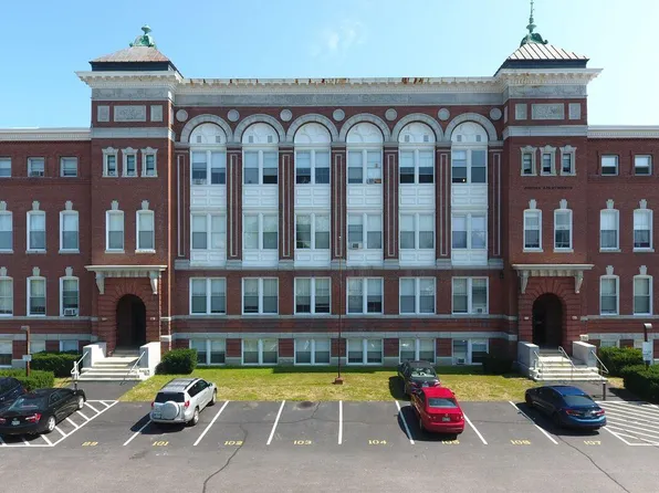 19 Wood Street, Lewiston, ME 04240