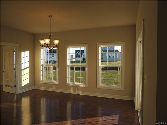 4th image of 3401 Ashwood Dr