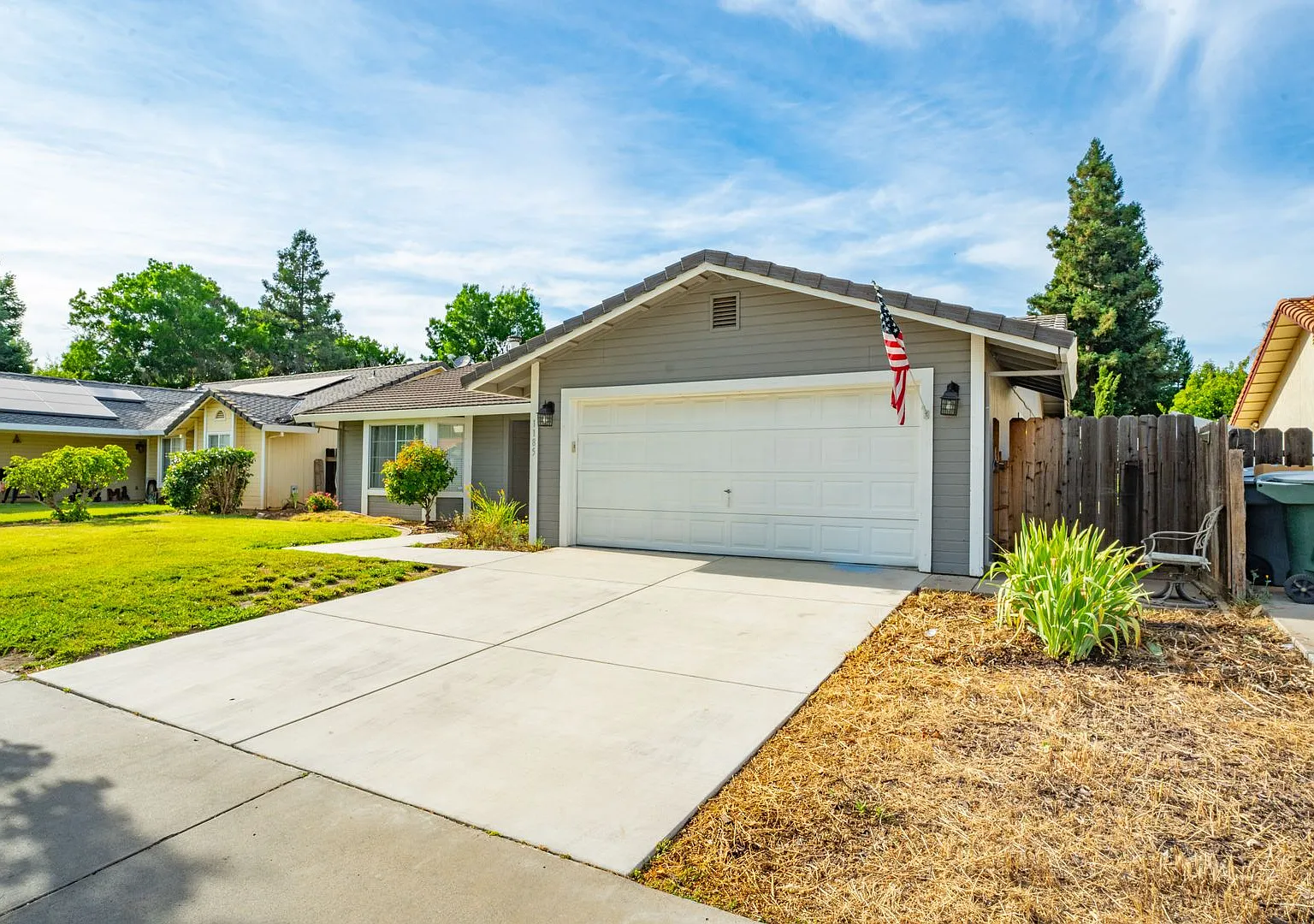Move-In Special -$1950/Month! Take Advantage Of This Limited-Time Move In Special! Enjoy $1950/Mo... — Photo 3