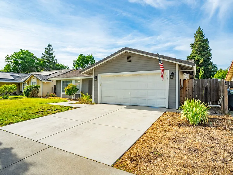 1185 Partridge Dr — Photo 3