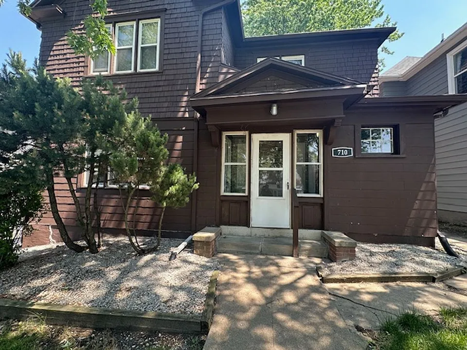 710 Benton St