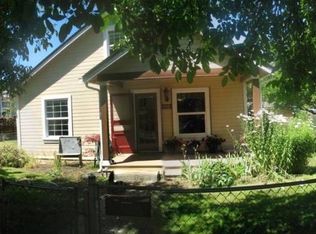 930 Ash Ave, Cottage Grove, OR 97424