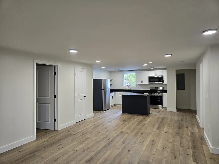 20-22 Poirier Pl #4 — Photo 2