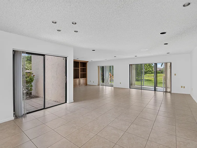 9264 Vista Del Lago #A — Photo 11