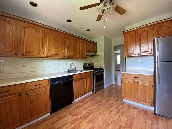 4th image of 31 Parkside Dr #31