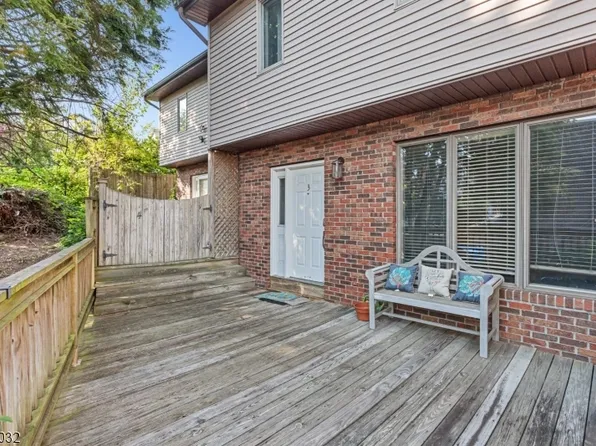 330 Hackensack St #3, Carlstadt Boro, NJ 07072