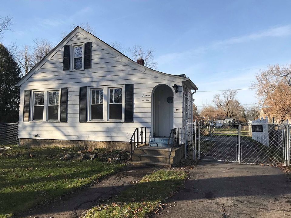 1st image of 1305 Kensington Dr