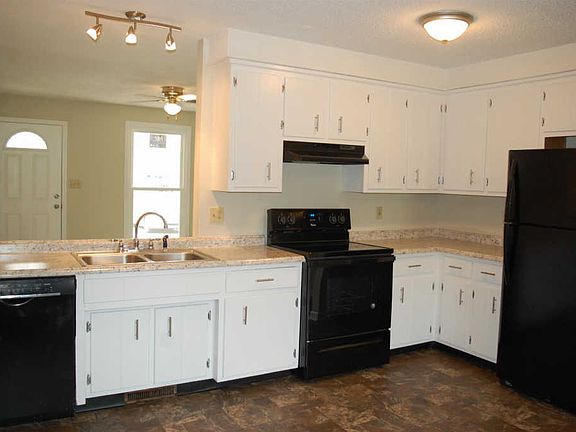 3rd image of 3412 Minor Dr