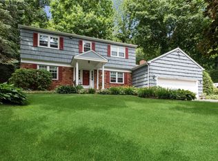 112 Fleets Cove Rd, Huntington, NY 11743