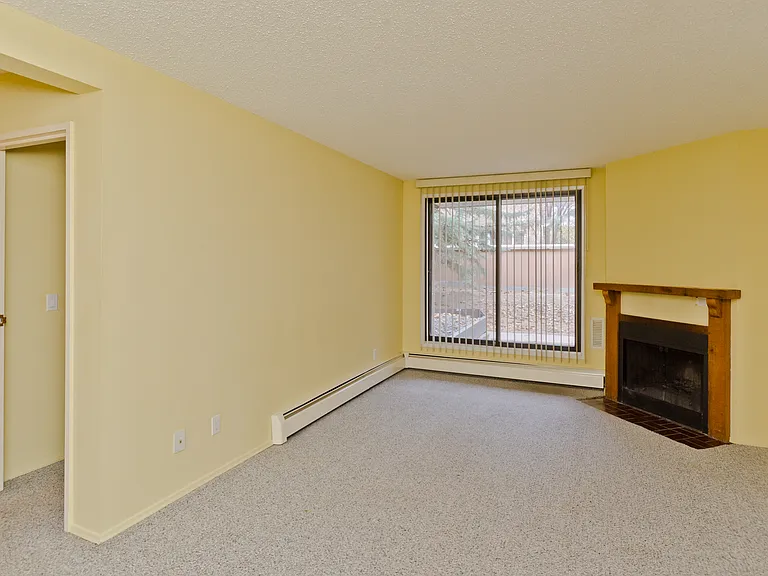 7301 4a St SW — Photo 5