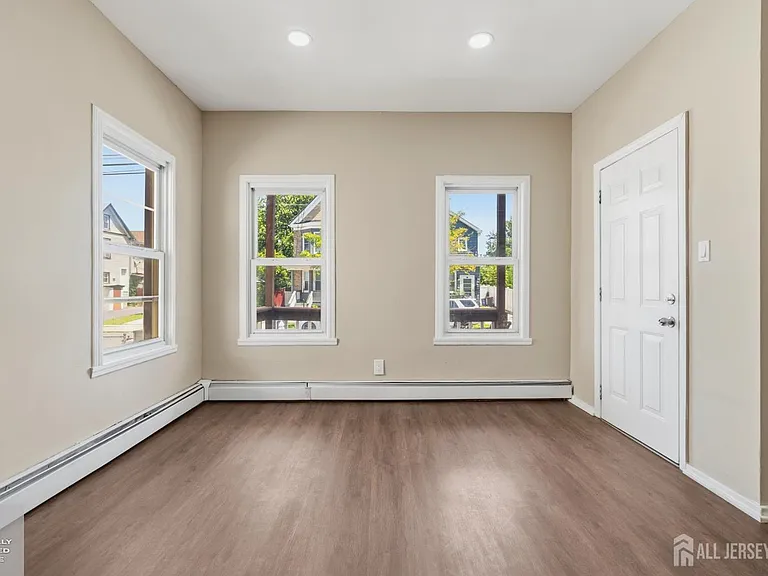 1648 Essex St #1 — Photo 10