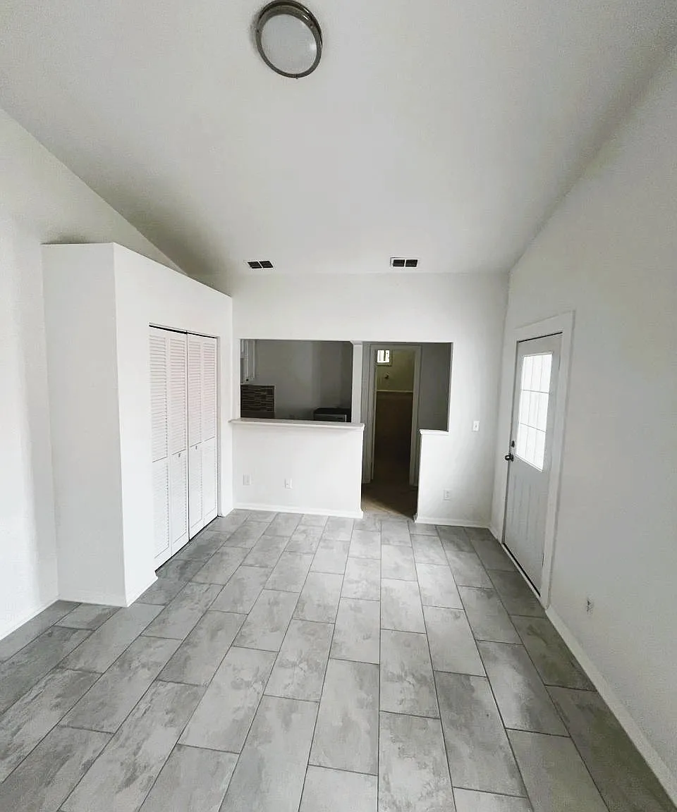 2673 Dixie Ln — Photo 4