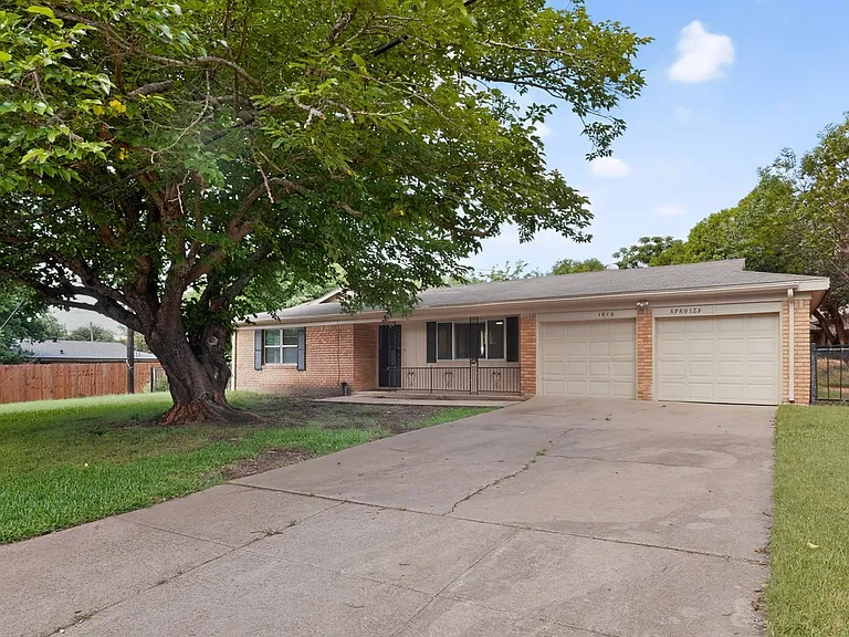 1016 Sproles Dr — Photo 4